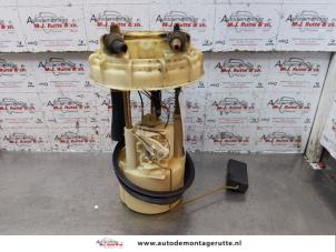 Usados Bomba eléctrica de combustible Lancia Ypsilon (840) 1.2 LS,LX 16V Precio de solicitud ofrecido por Autodemontage M.J. Rutte B.V.
