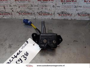 Used Tailgate lock mechanism Toyota Yaris II (P9) 1.3 16V VVT-i Price on request offered by Autodemontage M.J. Rutte B.V.