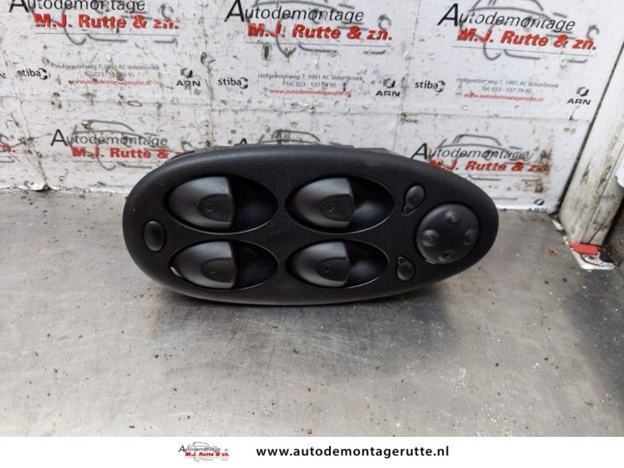 Usados Interruptor combinado de ventanillas Rover 75 2.5 V6 24V Charme Precio de solicitud ofrecido por Autodemontage M.J. Rutte B.V.