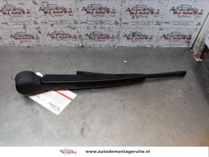 Used Rear wiper arm Seat Mii 1.0 12V Price on request offered by Autodemontage M.J. Rutte B.V.