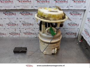 Used Electric fuel pump Peugeot 307 CC (3B) 1.6 16V Price on request offered by Autodemontage M.J. Rutte B.V.