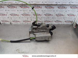 Used Rear door mechanism 4-door, right Fiat Croma (194) 2.2 MPI 16V Price on request offered by Autodemontage M.J. Rutte B.V.
