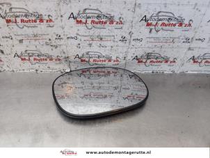 Gebrauchte Spiegelglas rechts Peugeot 1007 (KM) 1.6 GTI,Gentry 16V Preis auf Anfrage angeboten von Autodemontage M.J. Rutte B.V.