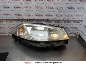 Used Headlight, right Renault Megane II CC (EM) 1.6 16V Price on request offered by Autodemontage M.J. Rutte B.V.