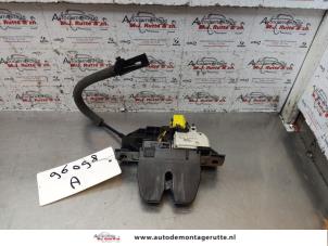 Usagé Mécanique de verrouillage hayon Opel Vectra C 1.8 16V Prix sur demande proposé par Autodemontage M.J. Rutte B.V.