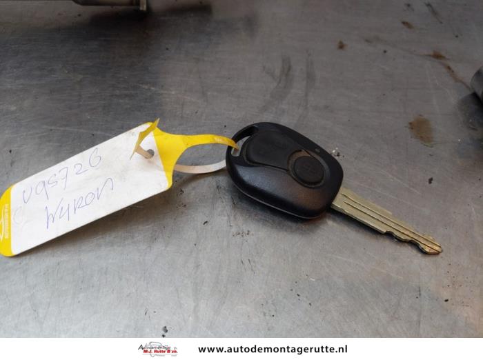 Ignition lock + key Ssang Yong Kyron 2.0 M 200 Xdi 16V 4x2 - 8711009000