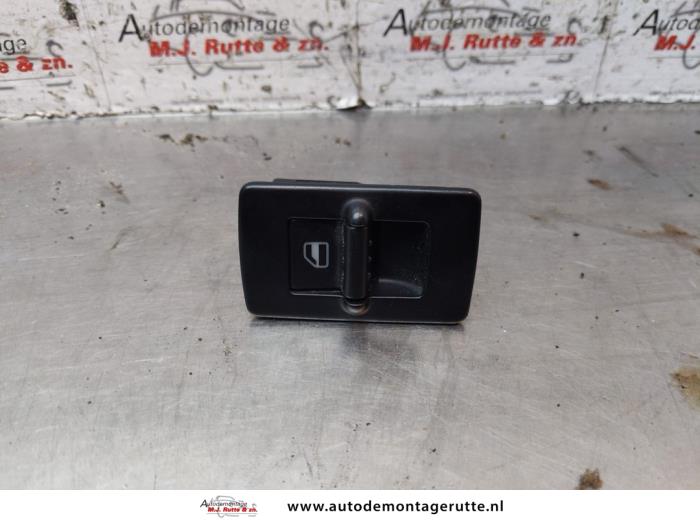 Electric window switch from a Volkswagen New Beetle (9C1/9G1) 2.0 1999