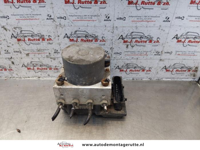 Begagnade ABS-pump Opel Corsa C (F08/68) 1.2 16V Pris € 50,00 Marginaltabell erbjuds av Autodemontage M.J. Rutte B.V.