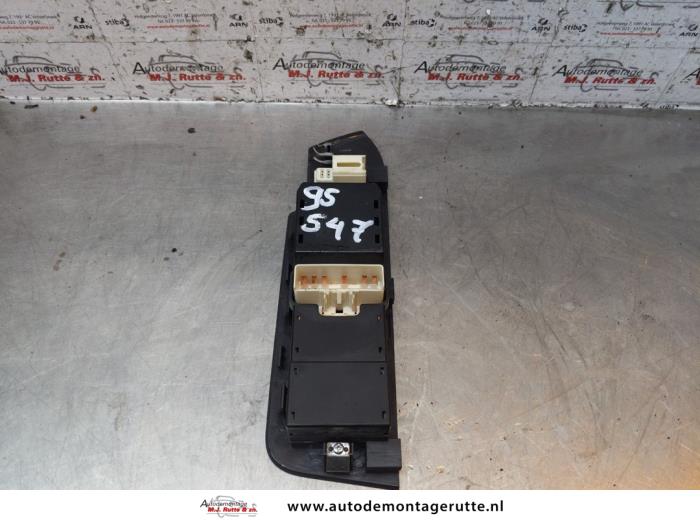 Multi-functional window switch from a Chevrolet Captiva (C100) 2.4 16V 4x2 2006