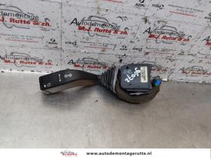 Usados Interruptor de indicador de dirección Opel Astra G (F08/48) 1.6 Precio de solicitud ofrecido por Autodemontage M.J. Rutte B.V.