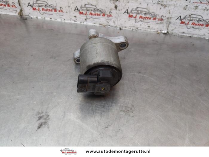 EGR valve from a Opel Astra G (F08/48) 1.6 2003