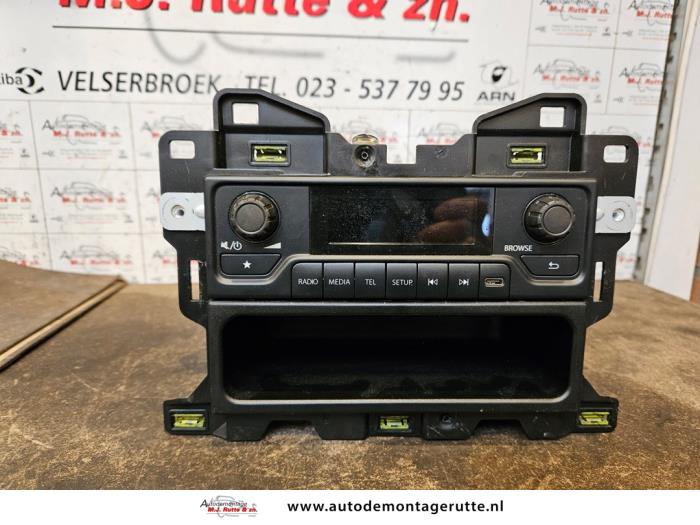 Radio d'un Mercedes-Benz Sprinter 5t (907.6) 519 CDI 3.0 V6 24V RWD 2022