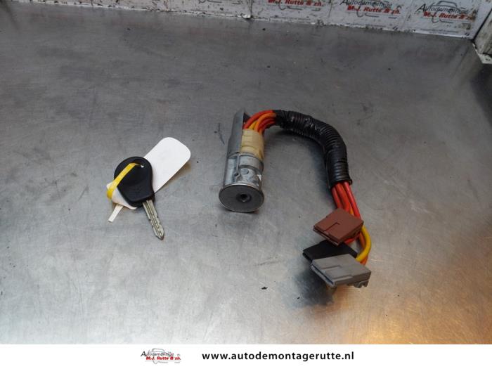 Zündschloss+Schlüssel van een Citroën Xantia Break (X1/2) 1.8i 16V 2001