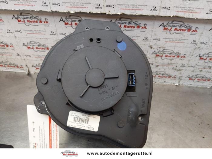 Heating and ventilation fan motor from a Volvo V70 (GW/LW/LZ) 2.0 T-5 Turbo 20V AWD 1999