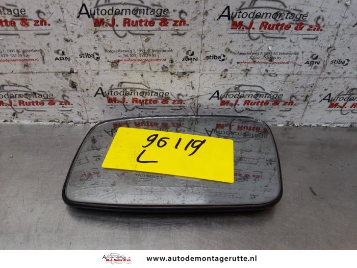 Używane Szyba lusterka lewego Volvo V70 (GW/LW/LZ) 2.0 T-5 Turbo 20V AWD Cena na żądanie oferowane przez Autodemontage M.J. Rutte B.V.