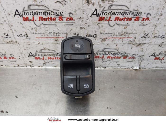 Używane Przelacznik combi okienny Opel Corsa D 1.2 ecoFLEX Cena na żądanie oferowane przez Autodemontage M.J. Rutte B.V.