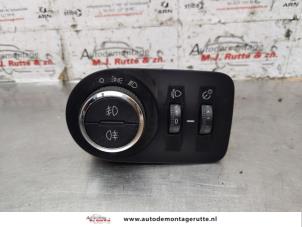 Usagé Commutateur lumière Opel Corsa D 1.2 ecoFLEX Prix sur demande proposé par Autodemontage M.J. Rutte B.V.