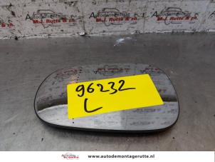 Used Mirror glass, left Renault Megane (EA) 1.6i Price on request offered by Autodemontage M.J. Rutte B.V.