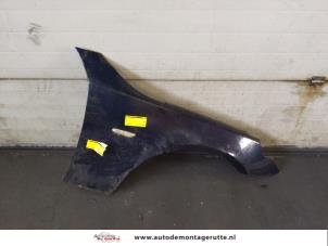 Used Front wing, right BMW 5 serie (E60) 520d 16V Edition Fleet Price on request offered by Autodemontage M.J. Rutte B.V.