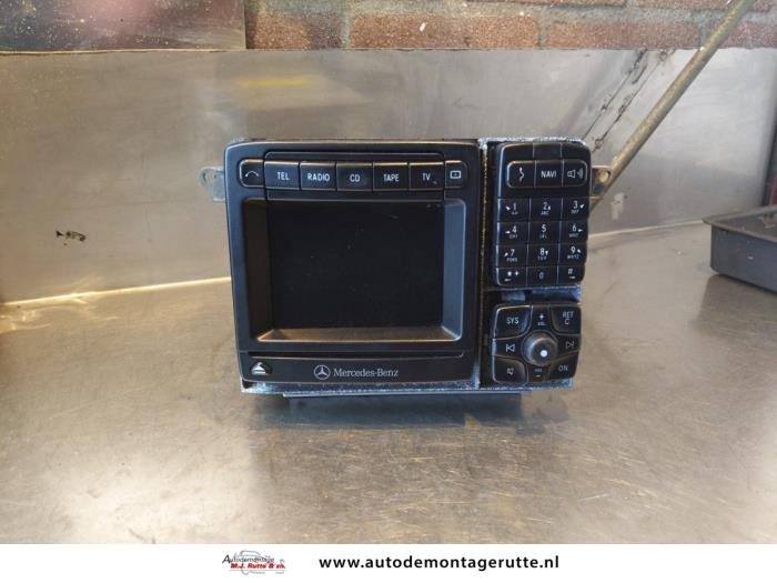 Radio d'un Mercedes-Benz S (W220) 3.2 S-320 CDI 24V 2000