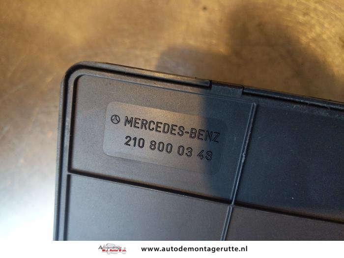 Pompa prózniowa elektrycznego zamka drzwiowego z Mercedes-Benz E (W210) 3.0 E-300D 24V 1996