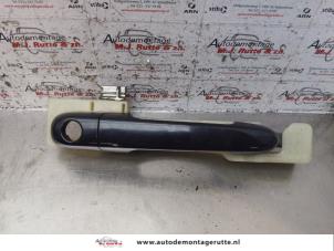 Used Front door handle 4-door, right Hyundai Accent 1.4i 16V Price on request offered by Autodemontage M.J. Rutte B.V.