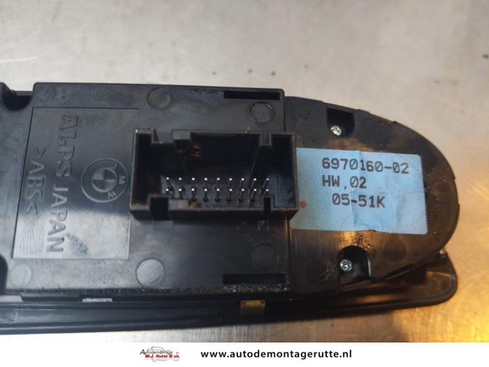 Multi-functional window switch from a BMW 1 serie (E87/87N) 116i 1.6 16V 2006