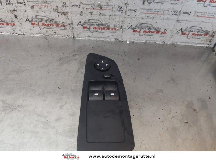 Używane Przelacznik combi okienny BMW 1 serie (E87/87N) 116i 1.6 16V Cena na żądanie oferowane przez Autodemontage M.J. Rutte B.V.