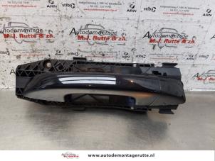 Used Front door handle 4-door, right Volkswagen Golf VI (5K1) 1.4 TSI 122 16V Price on request offered by Autodemontage M.J. Rutte B.V.