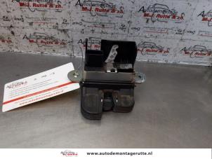 Używane Mechanizm zamka tylnej klapy Volkswagen Golf VI (5K1) 1.4 TSI 122 16V Cena na żądanie oferowane przez Autodemontage M.J. Rutte B.V.