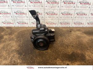 Used Power steering pump Ford Fiesta 5 (JD/JH) 1.4 16V Price on request offered by Autodemontage M.J. Rutte B.V.