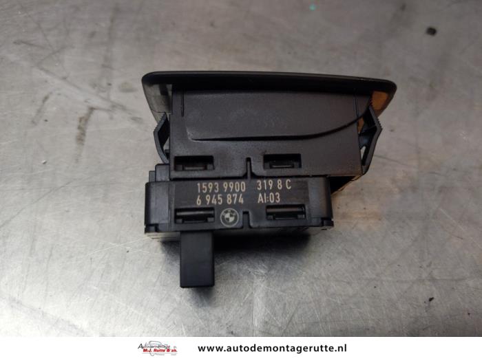 Electric window switch from a BMW 3 serie Touring (E91) 318i 16V 2009