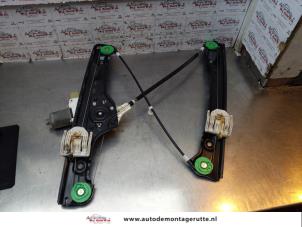 Used Window mechanism 4-door, front left BMW 3 serie Touring (E91) 318i 16V Price on request offered by Autodemontage M.J. Rutte B.V.