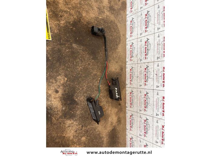 Begagnade Nummerskyltbelysning Kia Picanto (JA) 1.0 12V Pris på förfrågan erbjuds av Autodemontage M.J. Rutte B.V.
