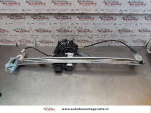 Used Window mechanism 4-door, front right Renault Scénic II (JM) 1.6 16V Price on request offered by Autodemontage M.J. Rutte B.V.