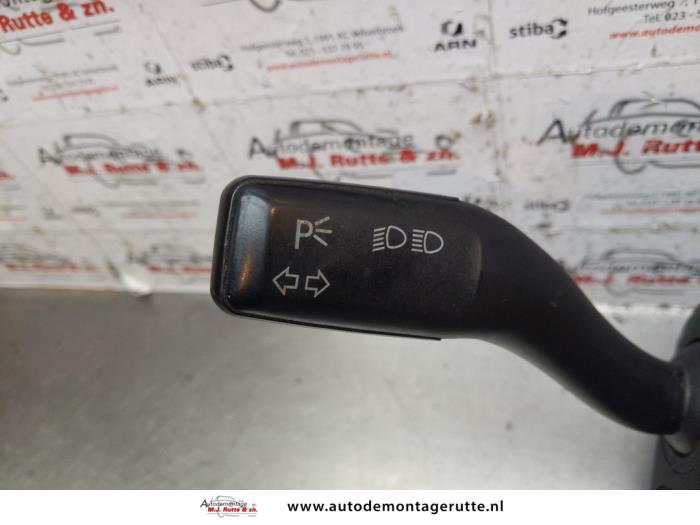 Kombischalter Lenksäule van een Audi A4 Avant (B6) 1.8 T 20V 2004