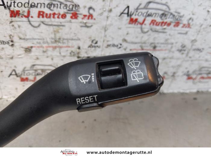 Kombischalter Lenksäule van een Audi A4 Avant (B6) 1.8 T 20V 2004