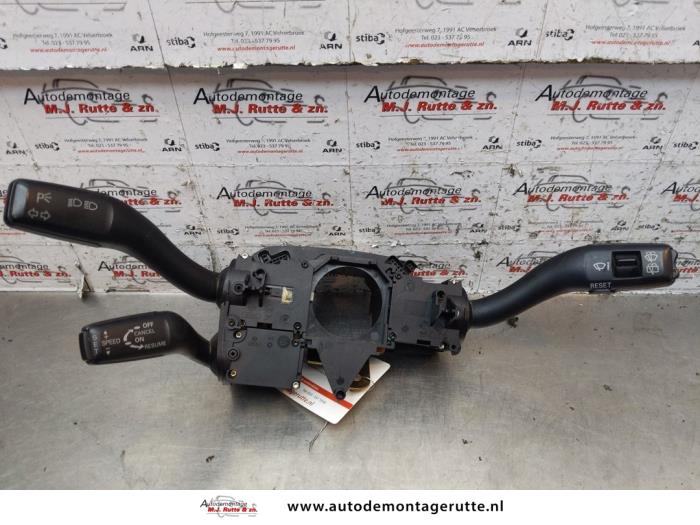 Kombischalter Lenksäule van een Audi A4 Avant (B6) 1.8 T 20V 2004