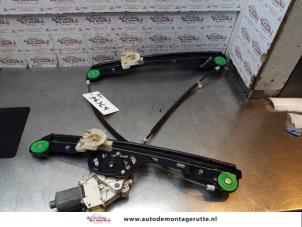 Used Window mechanism 4-door, front right BMW 1 serie (E87/87N) 116i 1.6 16V Price on request offered by Autodemontage M.J. Rutte B.V.
