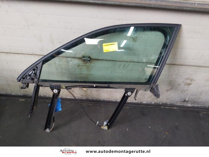 Window mechanism 4-door, front left from a Audi A4 Avant (B6) 1.8 T 20V 2004