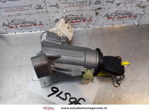 Used Ignition lock + key Toyota Yaris II (P9) 1.3 16V VVT-i Price on request offered by Autodemontage M.J. Rutte B.V.