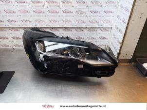 Used Headlight, right Peugeot 5008 II (M4/MC/MJ/MR) 1.2 12V e-THP PureTech 130 Price on request offered by Autodemontage M.J. Rutte B.V.