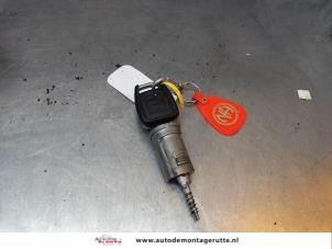 Używane Stacyjka + Kluczyk Opel Astra G (F08/48) 1.2 16V Cena na żądanie oferowane przez Autodemontage M.J. Rutte B.V.