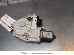 Używane Silnik szyby drzwiowej Audi A6 Avant (C6) 3.0 TDI V6 24V Quattro Cena na żądanie oferowane przez Autodemontage M.J. Rutte B.V.