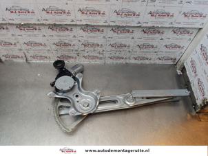 Used Window mechanism 4-door, front right Toyota Yaris II (P9) 1.3 16V VVT-i Price on request offered by Autodemontage M.J. Rutte B.V.