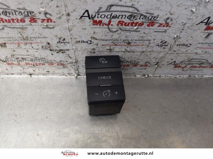 Używane Obsluga tempomatu Audi A6 Avant (C6) 3.0 TDI V6 24V Quattro Cena na żądanie oferowane przez Autodemontage M.J. Rutte B.V.