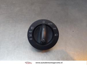 Used Light switch Audi A6 Avant (C6) 3.0 TDI V6 24V Quattro Price on request offered by Autodemontage M.J. Rutte B.V.