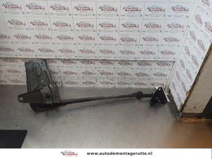 Used Wiper motor + mechanism Peugeot Partner Combispace 1.8 Price on request offered by Autodemontage M.J. Rutte B.V.