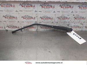 Used Rear wiper arm Mazda Demio (DW) 1.3 16V Price on request offered by Autodemontage M.J. Rutte B.V.