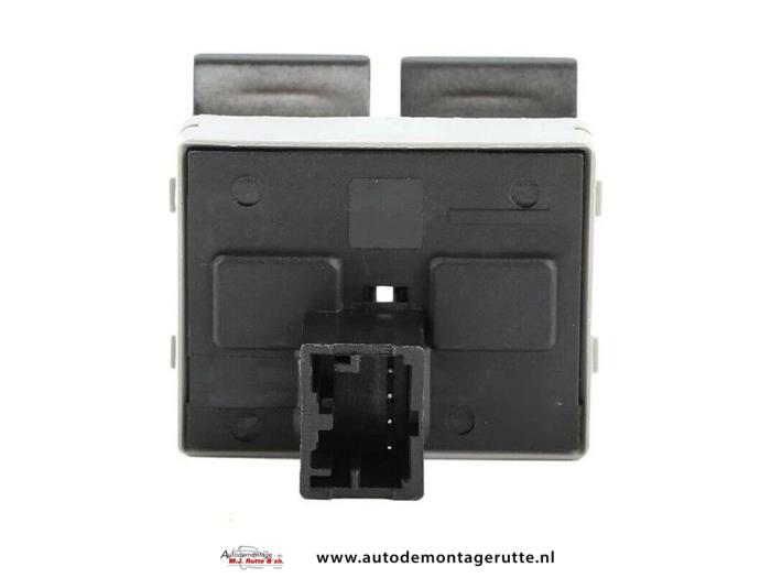Multi-functional window switch from a Volkswagen Transporter 2005